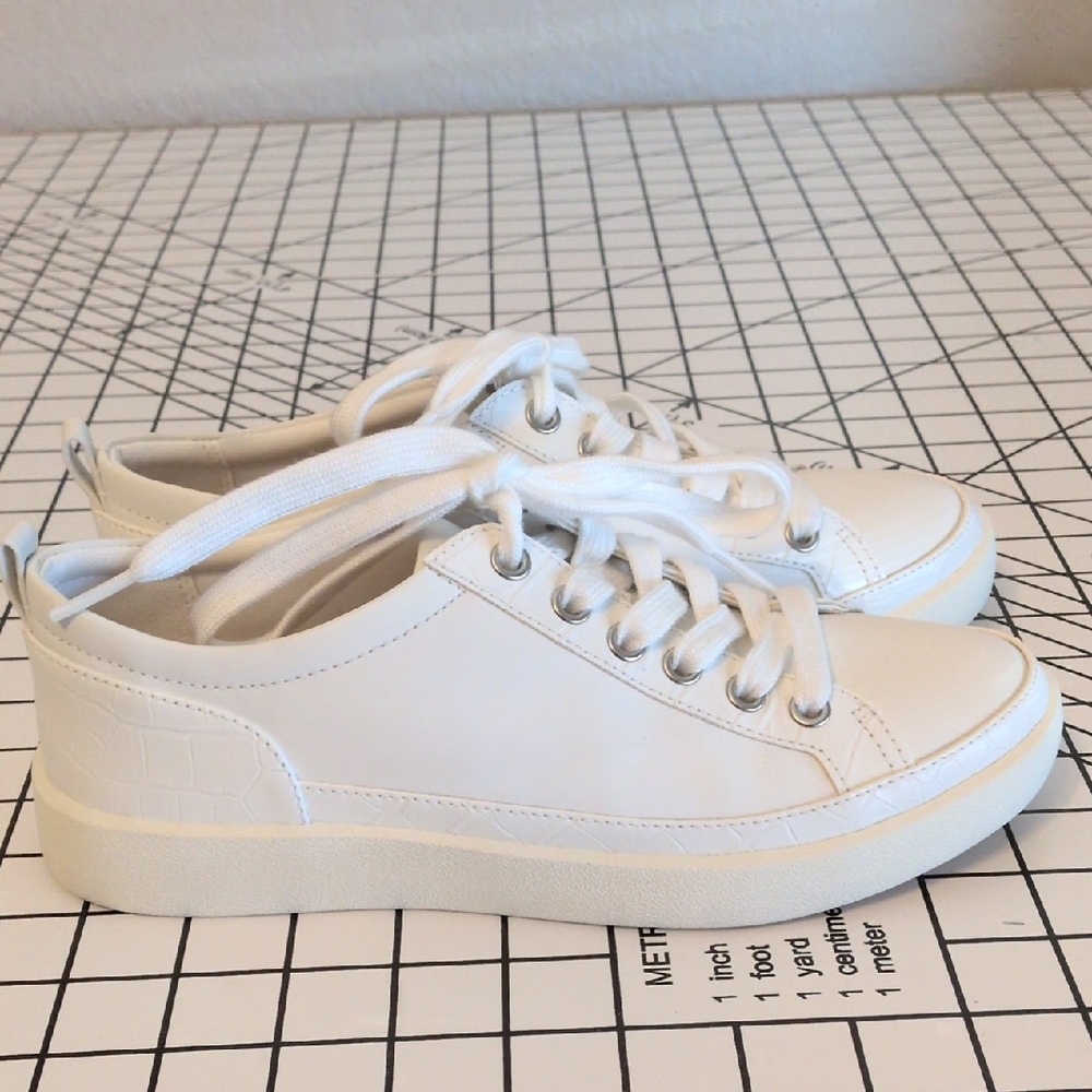 Vionic White Leather Winnie Sneakers